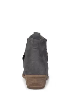 Deals 👍 Journee Collection Pennelope 👟 Sneakers 🎉 15 Deals 👍 Journee Collection Pennelope 👟 Sneakers 🎉 -Journee Collection Shop Belk 24