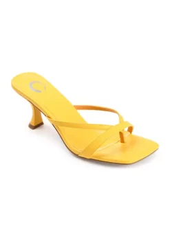 Brand new 😀 Journee Collection Tallie Pumps 👏